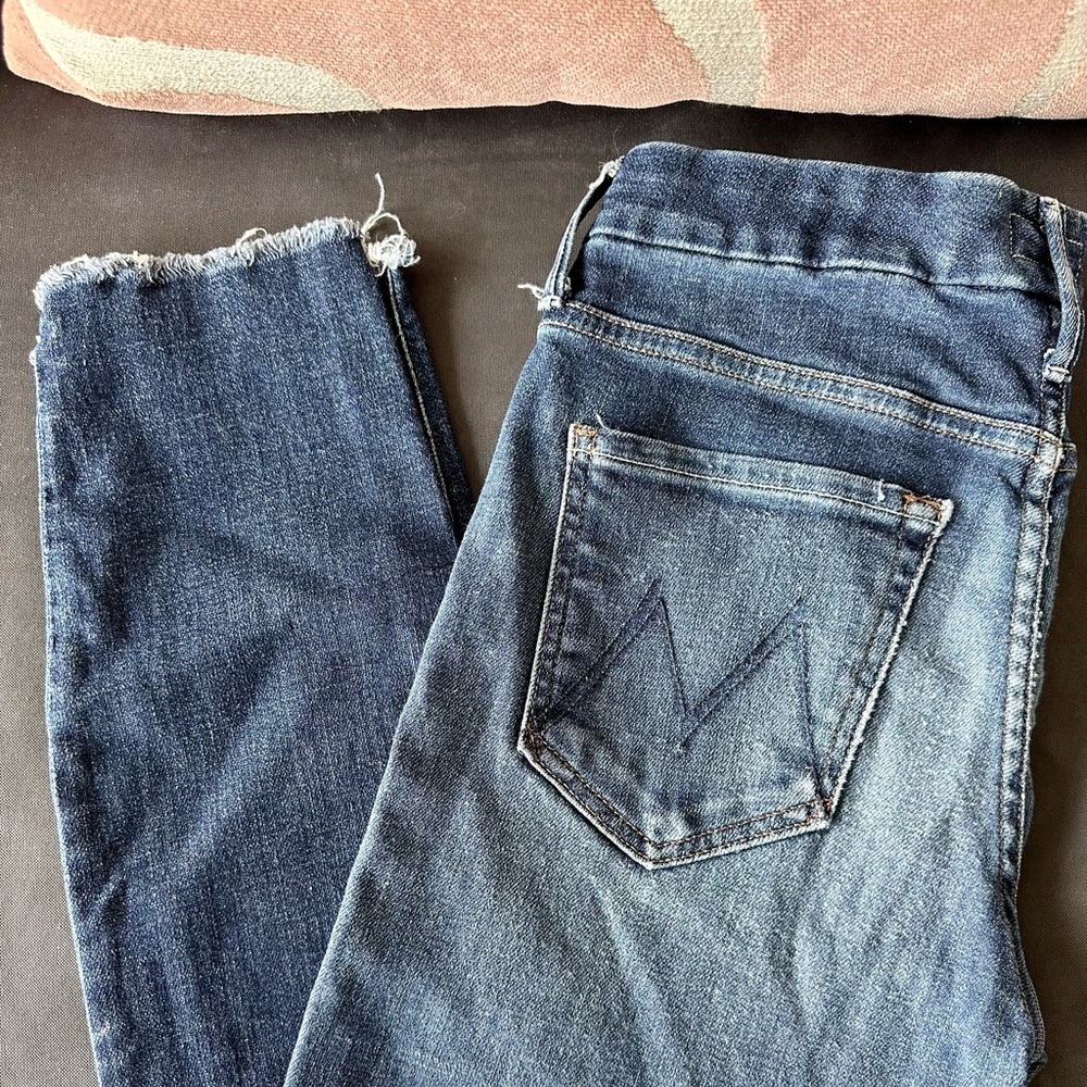 MOTHER Blue Ankle Cropped Jeans with Distressed Hem